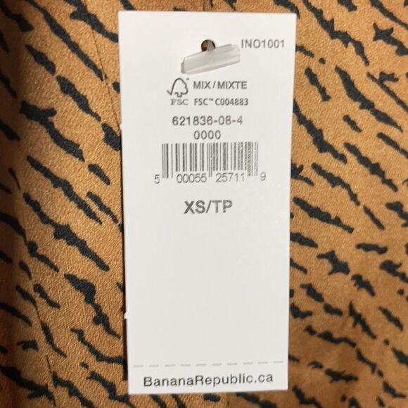 BANANA Republic Soft Satin V-Neck Tank Size XS - Picture 9 of 10